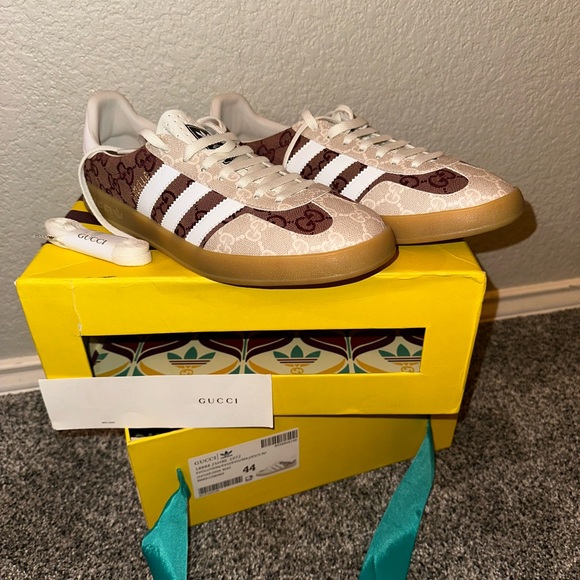 Gucci x Adidas Gazelle Sneakers - Picture 5 of 6
